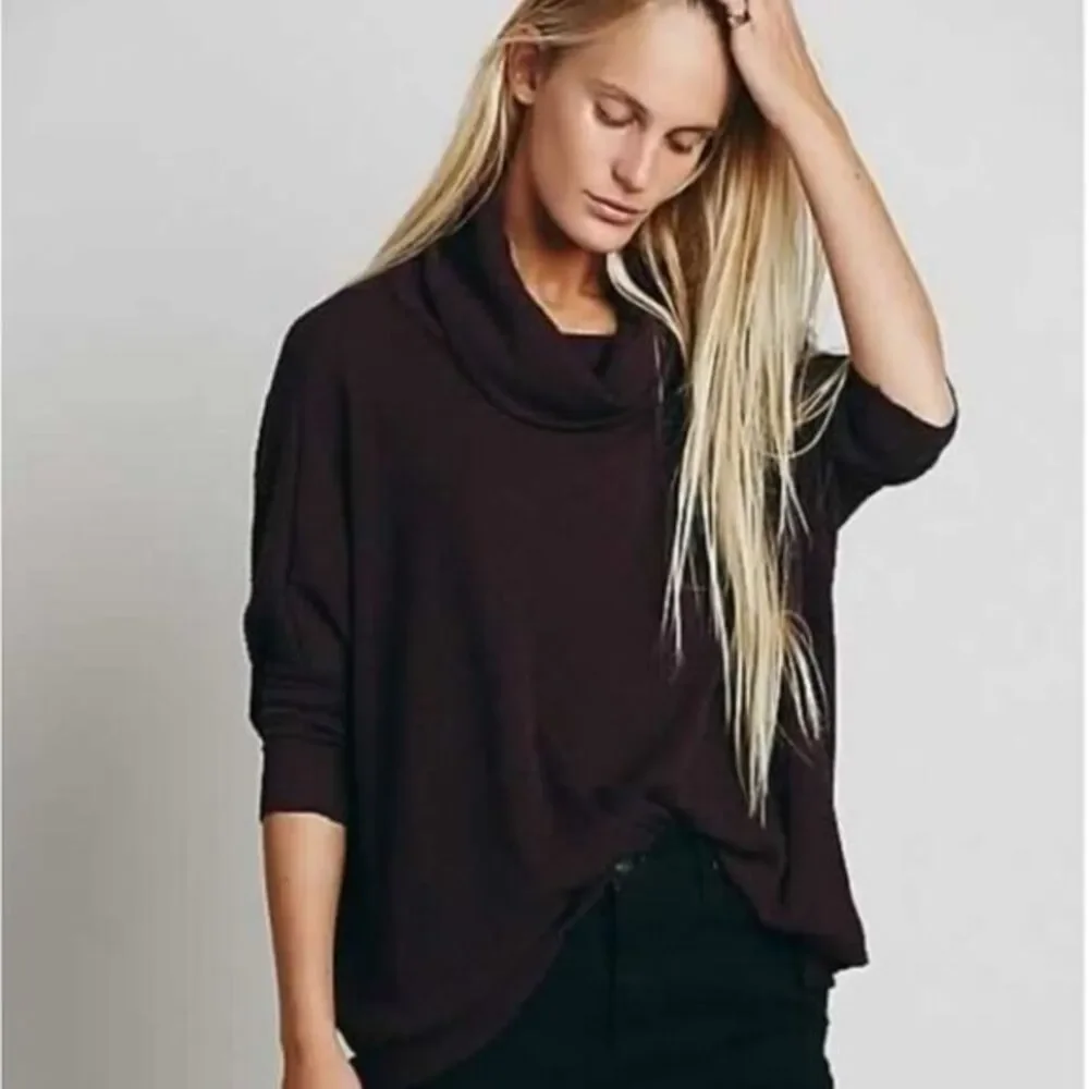 Free People Beach -459 Traveler Pullover Split Back top in Black XS‎